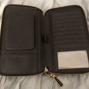 Michael Kors Bags - Signature Michael Kors Jet Set Extra Large Wallet Michael Kors Bags - Signature Michael Kors Jet Set Extra Large Wallet